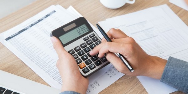 بكالوريوس أداره الاعمال المالية (مرتبه الشرف) مع الوسائط المتعددة