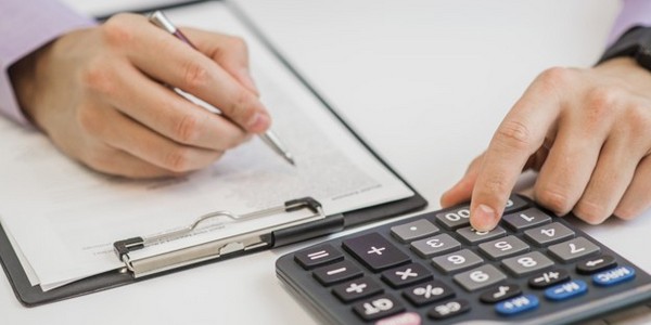 بكالوريوس الآداب (مع مرتبة الشرف) المحاسبة والمالية