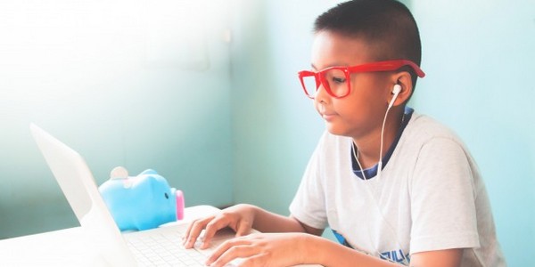 دكتوراه في الفلسفة (الدراسات اللغوية التطبيقية) المتخصصة في تكنولوجيا التعليم والتعلم الإلكتروني (عن طريق البحث)