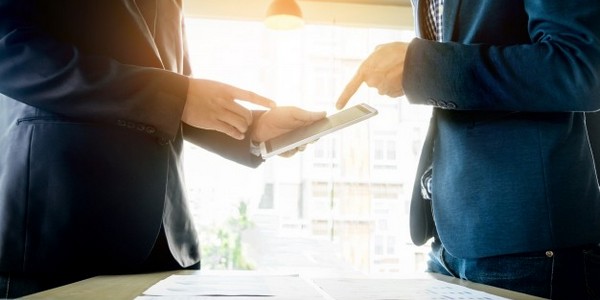 دكتوراه في الفلسفة (الدراسات اللغوية التطبيقية) متخصصة في الاتصالات اللغوية (عن طريق البحث)