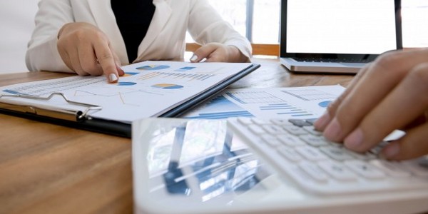 دكتوراه في الفلسفة (الدراسات اللغوية التطبيقية) المتخصصة في التقويم اللغوي (عن طريق البحث)