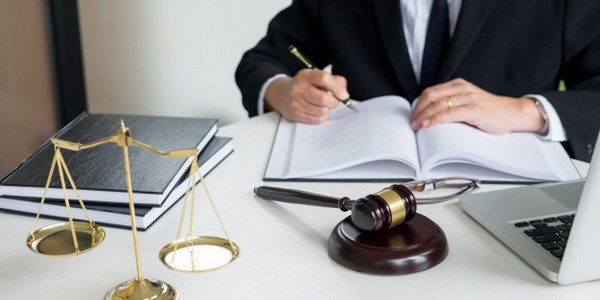 دكتوراه في القانون - القانون الدستوري (عن طريق البحث)