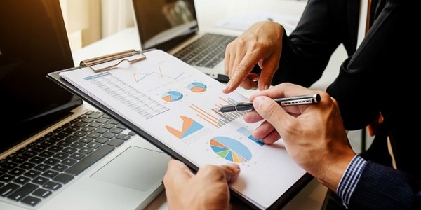 بكالوريوس إدارة الأعمال (مع مرتبة الشرف)