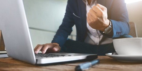 بكالوريوس في المالية (مع مرتبة الشرف)
