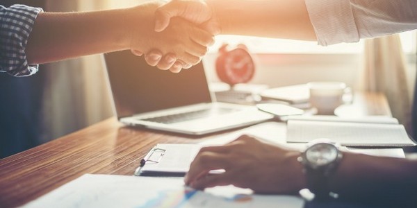 بكالوريوس في إدارة الأعمال الدولية مع مرتبة الشرف