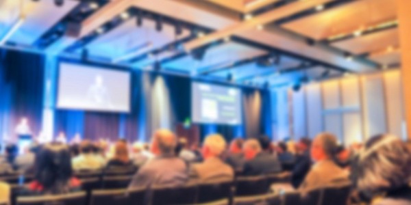 بكالوريوس في الاتصال مع مرتبة الشرف متخصصة في "إدارة الحدث"