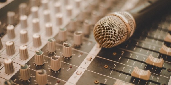 بكالوريوس في إدارة الصناعات الإبداعية الإنتاج الموسيقى