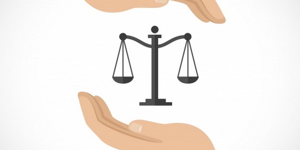 بكالوريوس في القانون مع مرتبة الشرف