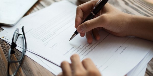 بكالوريوس في إدارة المعاملات مع مرتبة الشرف
