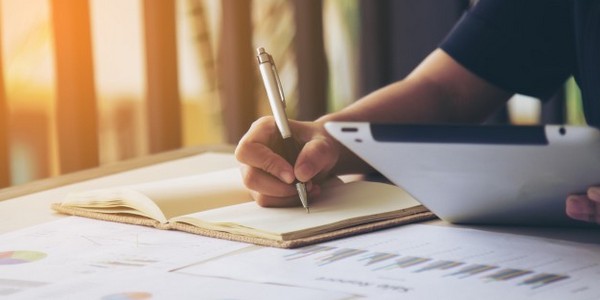 ماجستير في الآداب العمل الاجتماعي-السياسة العامة وتنظيمها وإدارتها عن طريق البحث